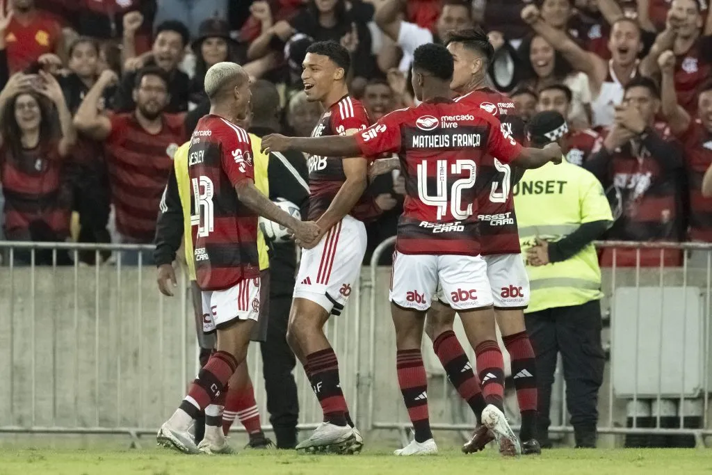 Victor Hugo comemora seu gol pelo Flamengo. Foto: Jorge Rodrigues/AGIF