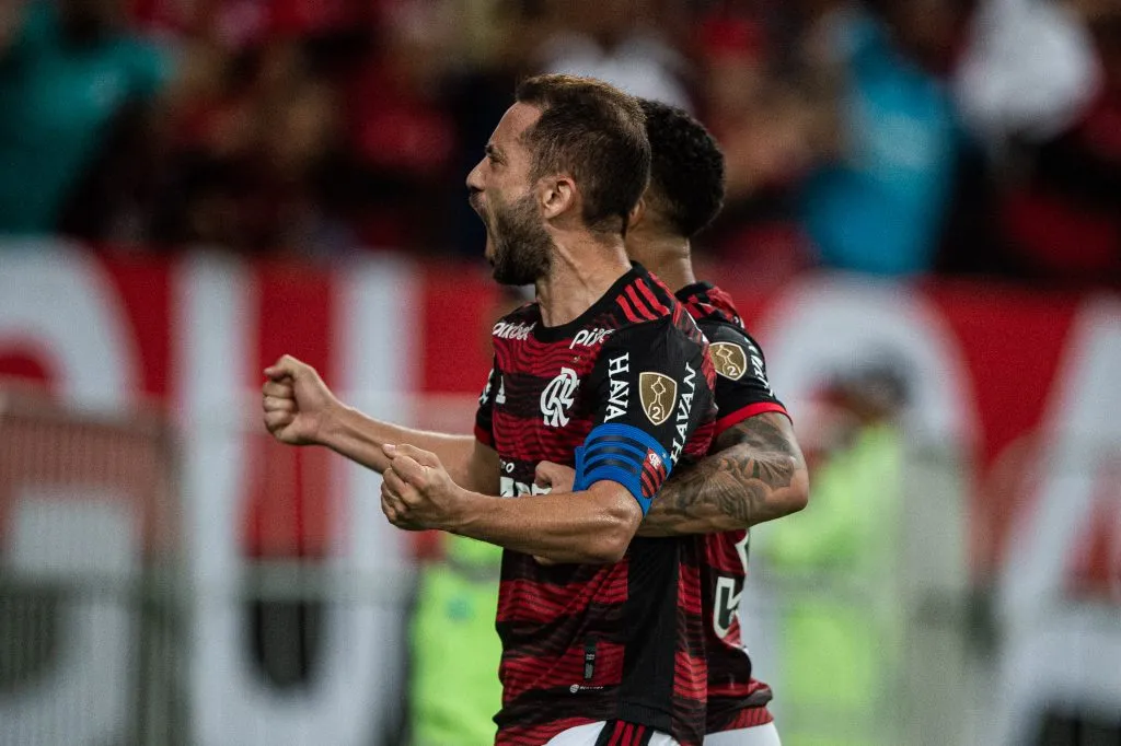 Everton Ribeiro vibra com um de seus gols. Foto: Thiago Ribeiro/AGIF
