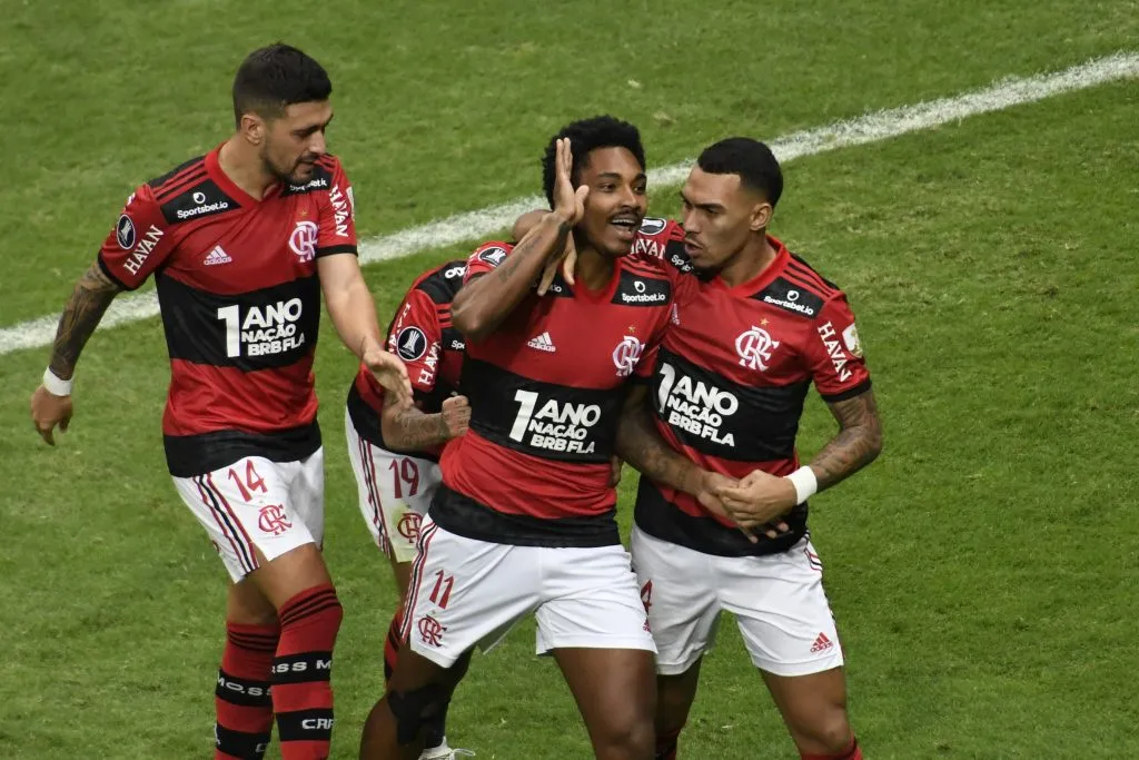 Vitinho marcou duas vezes na partida. Foto: Mateus Bonomi/AGIF