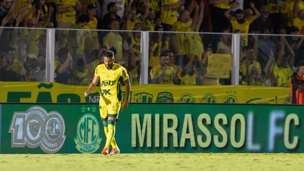 Reinaldo jogador do Mirassol durante partida contra o Cruzeiro no estadio Jose Maria de Campos Maia pelo campeonato Brasileiro A 2025. Foto: Joisel Amaral/AGIF