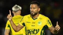 Reinaldo jogador do Mirassol comemora gol durante partida contra o Mirassol no estadio Jose Maria de Campos Maia pelo campeonato Brasileiro A 2025. Foto: Joisel Amaral/AGIF