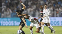 SANTOS, BRAZIL - SEPTEMBER 21: Guilherme (R) of Santos fights for the ball against Damian Bobadilla of Sao Paulo during a match between Santos and Sao Paulo as part of Brasileirao 2025 at Urbano Caldeira Stadium (Vila Belmiro) on September 21, 2025 in Santos, Brazil. (Photo by Miguel Schincariol/Getty Images)