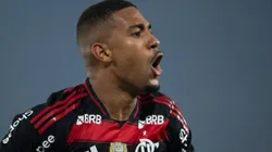 Samuel Lino teria tomado 'carteirada' de uniformizada do Flamengo por excesso de baladas no Rio