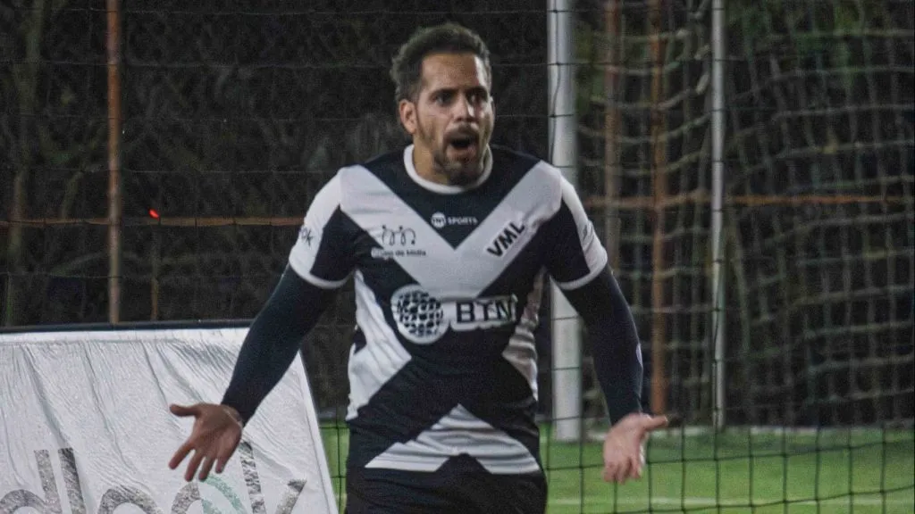 Vitor Castelo, da VML: o habilidoso camisa 10 mostrou liderança e resilência em uma equipe de muita raça e união – Foto: Gabriel Reinehr/Better Collective