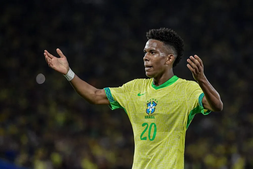 Estêvão jogador do Brasil comemora seu gol durante partida contra o Chile no estadio Maracana pelo campeonato Eliminatorias Copa Do Mundo 2026. Foto: Thiago Ribeiro/AGIF