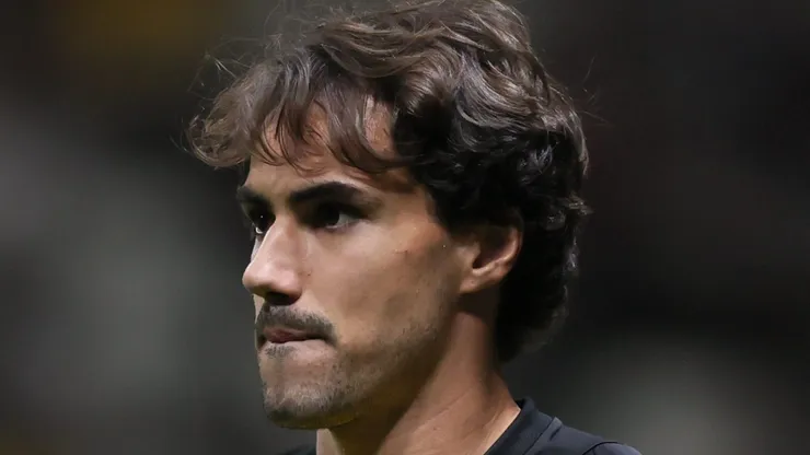 Igor Gomes durante aquecimento da partida contra o Mirassol