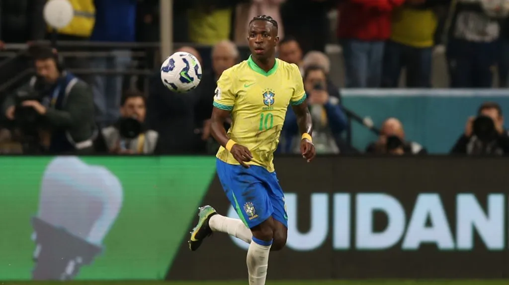 Vini Júnior se destaca em goleada com gol e assistência – Foto: Marlon Costa/AGIF