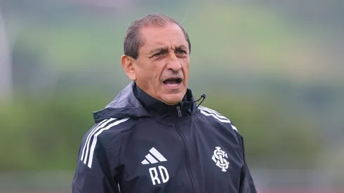 Ramón Díaz durante treino do Colorado no Parque Gigante