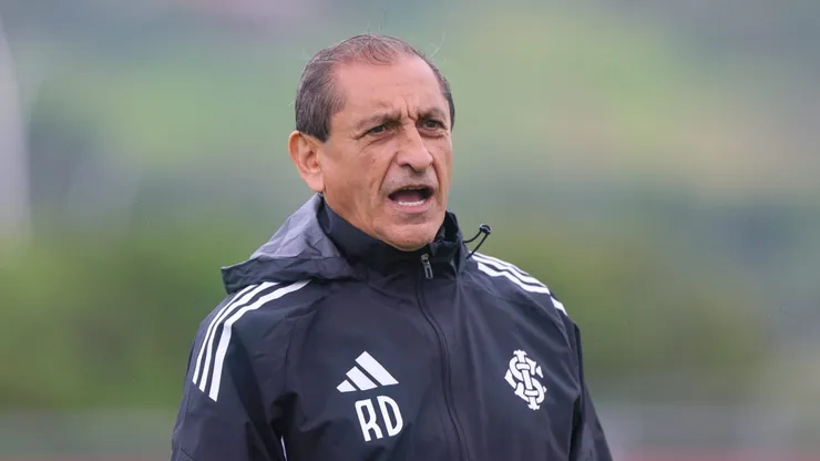 Ramón Díaz durante treino do Colorado no Parque Gigante