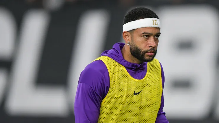 Memphis Depay não tem permanência 100% garantida para 2026 no Corinthians.