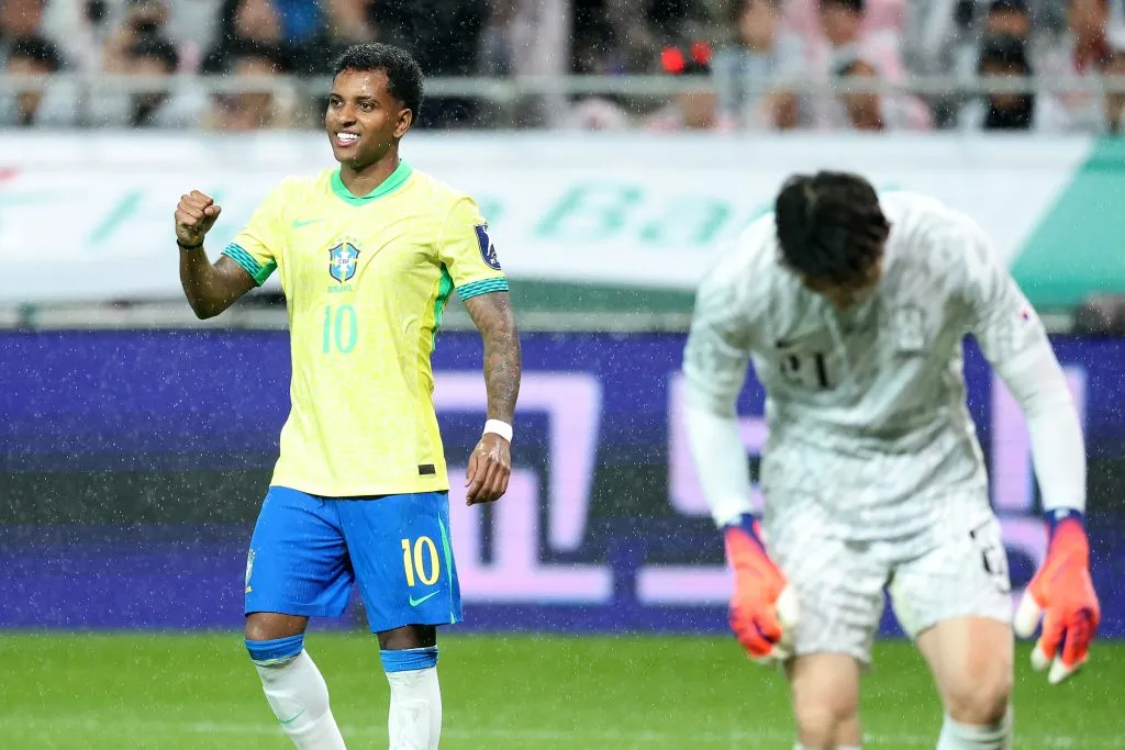 Rodrygo comemorando gol marcado em Seul. Foto: Chung Sung-Jun/Getty Images