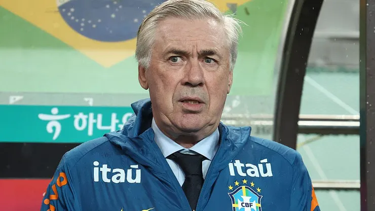 Ancelotti durante a partida contra a Coreia,e em Seul