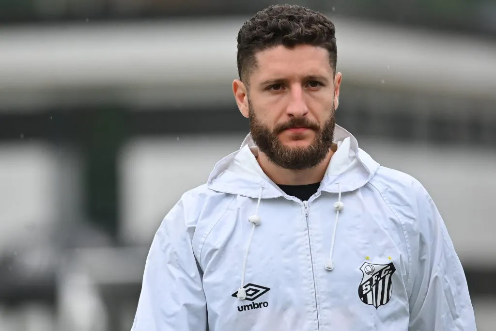 Zé durante treino no CT Rei Pelé. Foto: Jota Erre/AGIF