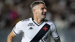 RJ - RIO DE JANEIRO - 27/09/2025 - BRASILEIRO A 2025, VASCO X CRUZEIRO - Vegetti jogador do Vasco comemora gol durante partida contra o Cruzeiro no estadio Sao Januario pelo campeonato Brasileiro A 2025. Foto: Jorge Rodrigues/AGIF