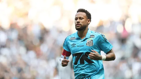 MG - BELO HORIZONTE - 14/09/2025 - BRASILEIRO A 2025, ATLETICO-MG X SANTOS - Neymar jogador do Santos durante partida contra o Atletico-MG no estadio Arena MRV pelo campeonato Brasileiro A 2025. Foto: Gilson Lobo/AGIF