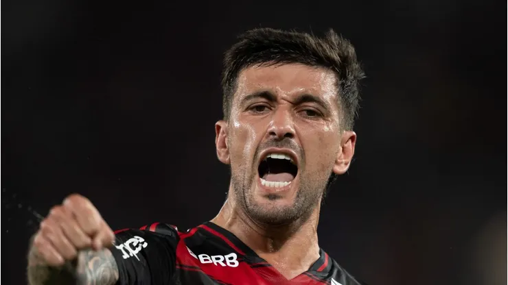 Arrascaeta durante jogo do Fla contra o Vitória.