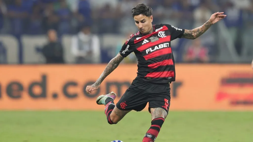 MG – BELO HORIZONTE – 04/05/2025 – BRASILEIRO A 2025, CRUZEIRO X FLAMENGO – Erick Pulgar jogador do Flamengo durante partida contra o Cruzeiro no estadio Mineirao pelo campeonato Brasileiro A 2025. Foto: Gilson Lobo/AGIF