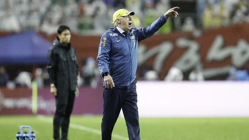 Ancelotti conseguiu implementar disciplina tática que une defesa e ataque – FOTO: @rafaelribeirorio / CBF