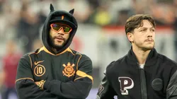 Memphis D. ao lado de Garro antes da partida contra o Flamengo.