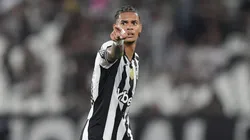Newton jogador do Botafogo durante partida contra o Bahia no estadio Engenhao pelo campeonato Brasileiro A 2025. Foto: Thiago Ribeiro/AGIF