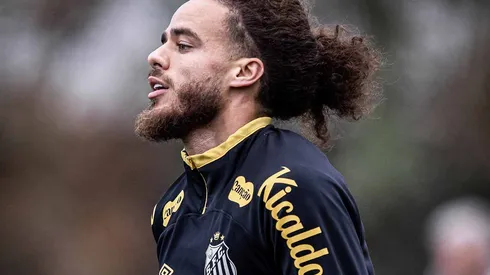 Billal Brahimi tem impressionado Vojvoda nos últimos treinos e pode ganhar chances no Santos após Data FIFA - Foto: Raul Baretta/Santos FC