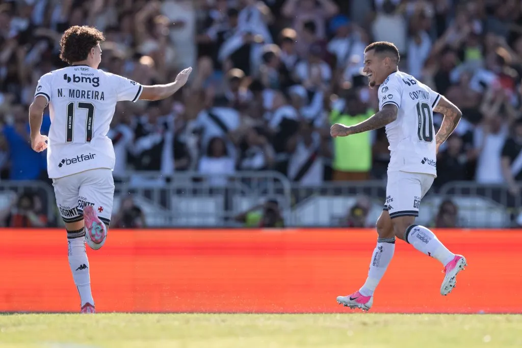 Nuno Moreira e Coutinho durante partida contra o Vitória. Foto: Jorge Rodrigues/AGIF