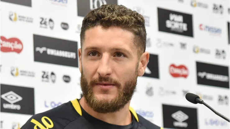 Zé Rafael durante coletiva pelo Peixão