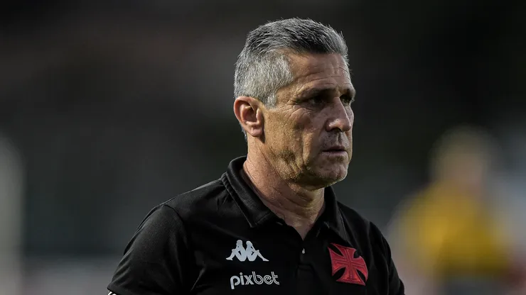 Ex-treinador do Vasco, Jorginho comentou sobre Paulo Henrique - Foto: Thiago Ribeiro/AGIF