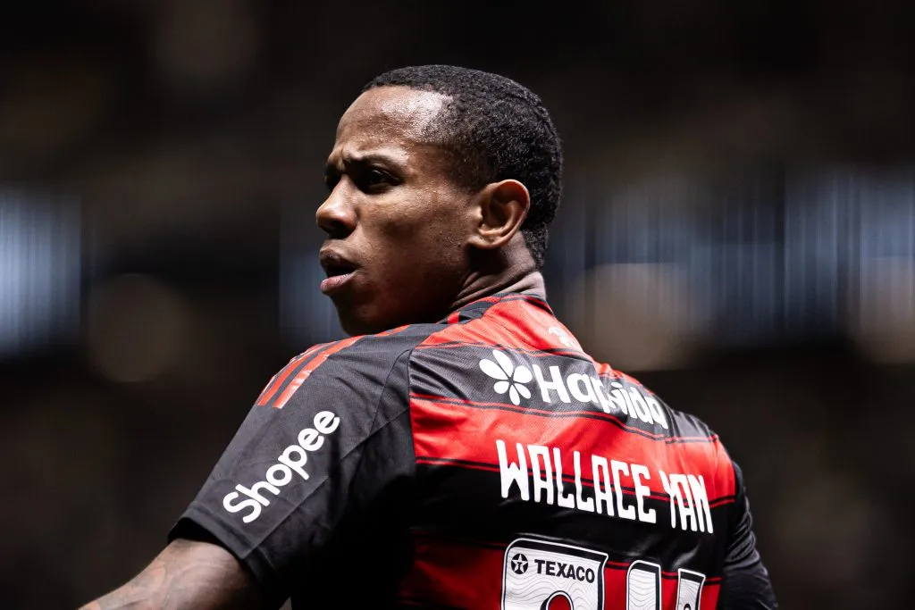 Wallace Yan jogador do Flamengo durante partida contra o Atletico-MG no estadio Arena MRV pelo campeonato Copa Do Brasil 2025. Foto: Mateus Dutra/AGIF