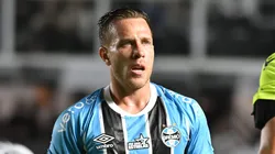 Arthur em ação durante partida diante do Peixe