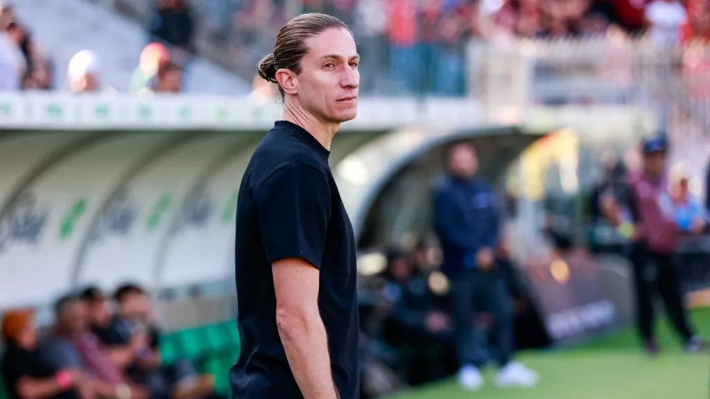 Filipe Luis tecnico do Flamengo durante partida contra o Juventude no estadio Alfredo Jaconi pelo campeonato Brasileiro A 2025. Foto: Luiz Erbes/AGIF