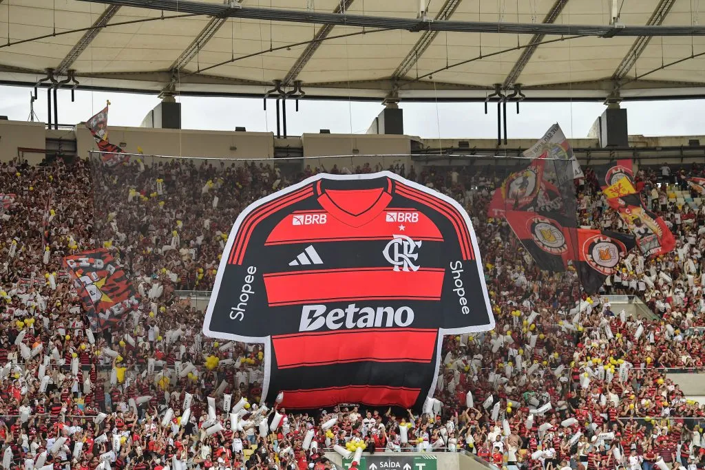 Torcida do Flamengo durante partida contra Gremio no estadio Maracana pelo campeonato Brasileiro A 2025. Foto: Thiago Ribeiro/AGIF