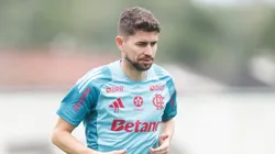 Jorginho durante treinamento no Ninho do Urubu
