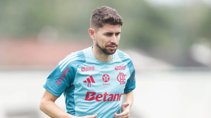 Jorginho durante treinamento no Ninho do Urubu
