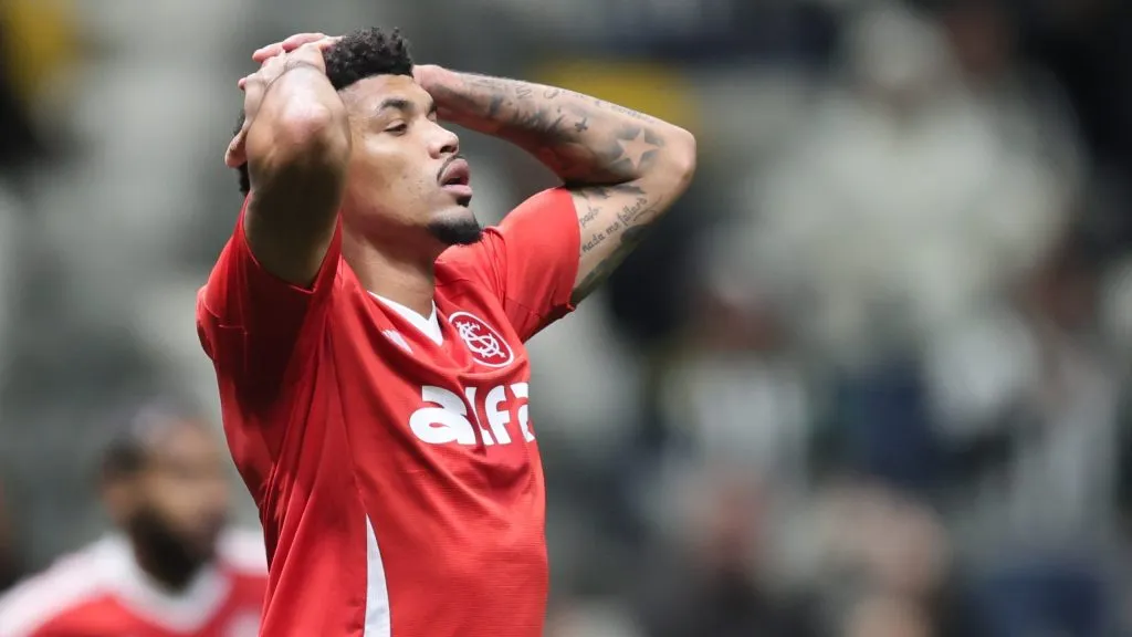 Juninho acabou se lesionando no Inter. Foto: Gilson Lobo/AGIF
