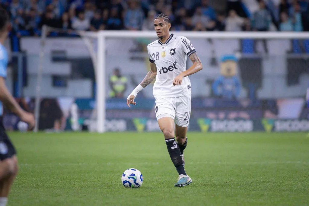 Newton em ação pelo Botafogo. Foto: Maxi Franzoi/AGIF