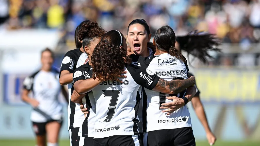 Jogadoras do Corinthians celebram gol na Libertadores Feminina