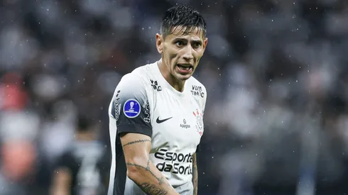 Angileri, lateral-esquerdo do Corinthians em partida pelo campeonato brasileiro (Foto: Ricardo Moreira/Getty Images)