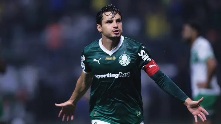 Veiga comemora gol diante do Juventude