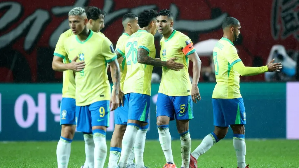 Seleção Brasileira comemora após vitória sobre a Coreia do Sul – (Photo by Chung Sung-Jun/Getty Images)