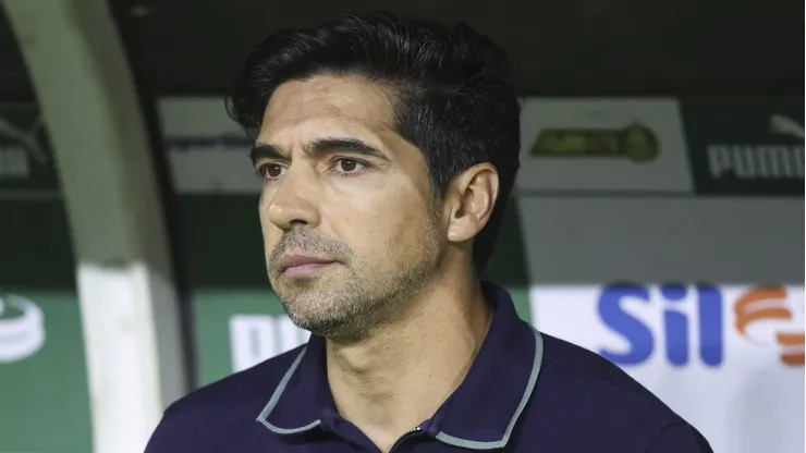 Abel Ferreira, técnico do Palmeiras em partida pelo campeonato brasileiro (Foto: Alexandre Schneider/Getty Images)