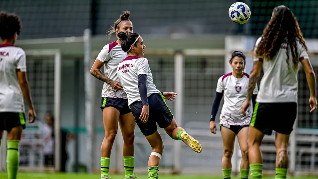 Jogadoras do América-MG em treinamento