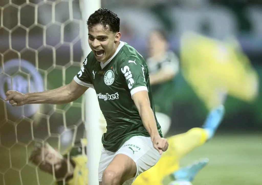 SP – SAO PAULO – 11/10/2025 – BRASILEIRO A 2025, PALMEIRAS X JUVENTUDE – Bruno Rodrigues jogador do Palmeiras comemora seu gol durante partida contra o Juventude no estadio Arena Allianz Parque pelo campeonato Brasileiro A 2025. Foto: Alan Morici/AGIF