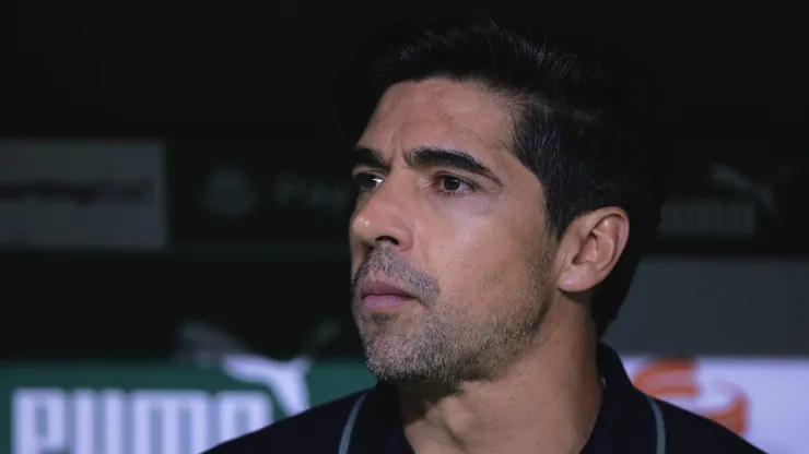 SP - SAO PAULO - 11/10/2025 - BRASILEIRO A 2025, PALMEIRAS X JUVENTUDE - Abel Ferreira tecnico do Palmeiras durante partida contra o Juventude no estadio Arena Allianz Parque pelo campeonato Brasileiro A 2025. Foto: Ettore Chiereguini/AGIF