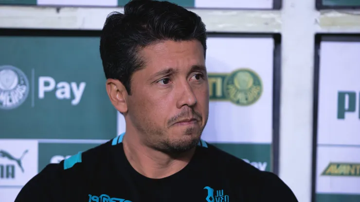 Thiago Carpini, técnico do Juventude, durante partida contra o Palmeiras no estadio Arena Allianz Parque pelo campeonato Brasileiro A 2025. Foto: Ettore Chiereguini/AGIF