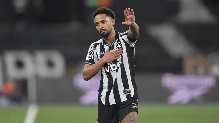 Vitinho deve iniciar mais uma partida como titular na Seleção Brasileira - Foto: Thiago Ribeiro/AGIF