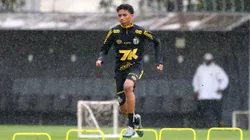SP - SANTOS - 10/10/2025 - SANTOS, TREINO - Robinho Jr jogador do Santos durante treino no Centro de Treinamento CT Rei Pele. Foto: Mauricio De Souza/AGIF