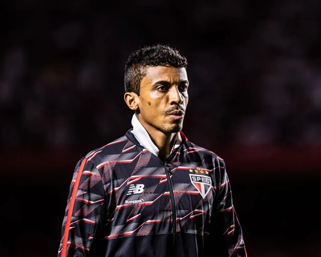 Luiz Gustavo jogador do Sao Paulo durante partida contra o Santos no estadio Morumbi pelo campeonato Paulista 2024. Foto: Abner Dourado/AGIF