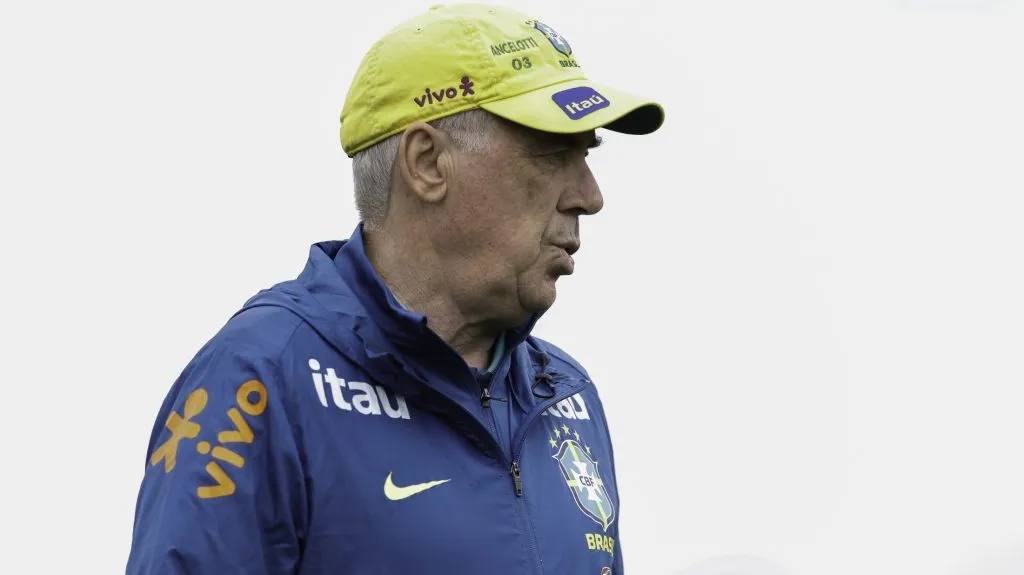 Ancelotti durante treinamento. Foto: Rafael Ribeiro/CBF