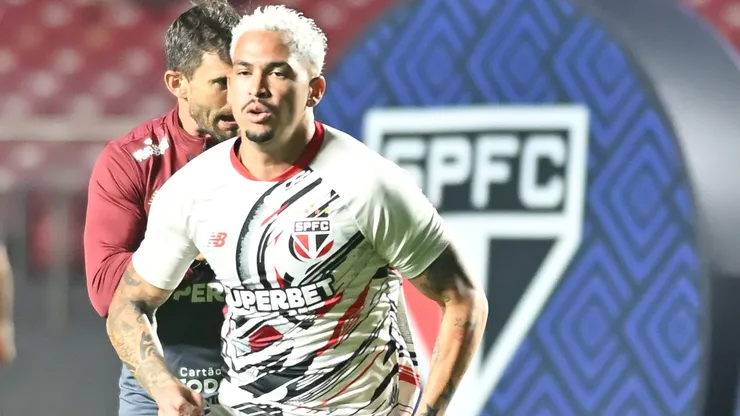 SP - SAO PAULO - 29/09/2025 - BRASILEIRO A 2025, SAO PAULO X CEARA - Luciano jogador do Sao Paulo durante aquecimento antes da partida contra o Ceara no estadio Morumbi pelo campeonato Brasileiro A 2025. Foto: Jota Erre/AGIF